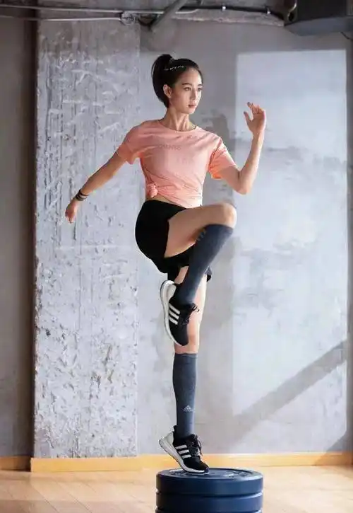 张钧甯终日沉迷健身,5点起床练瑜伽,39岁的美貌靠的是自律_运动_女人