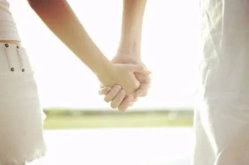 你我约定相携到老唯美恩爱牵手一生美图