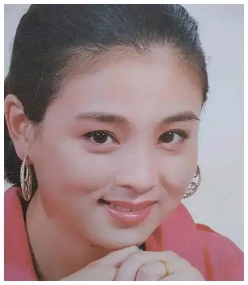 赵明明刚出产房被离婚单亲妈妈二十多年却只是人前风光