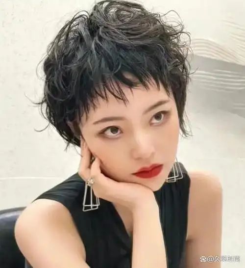 短发烫发因其干练,时尚的特点,深受众多追求洋气与个性的女性喜爱.