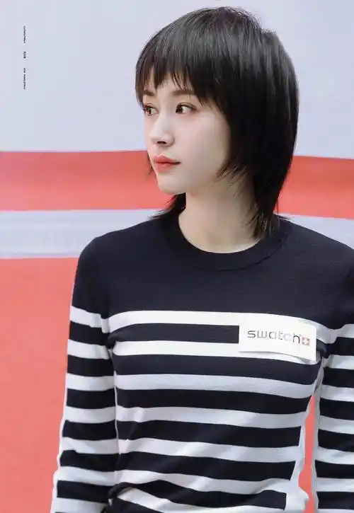 王子文一直以来都是短发的造型,因出演《欢乐颂》曲筱筱一角而被大家