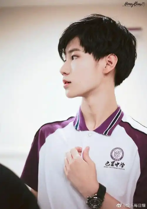 张真源高中毕业照