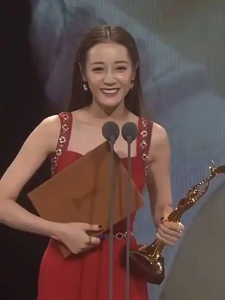 秦海璐迪丽热巴最早的交集在2018年