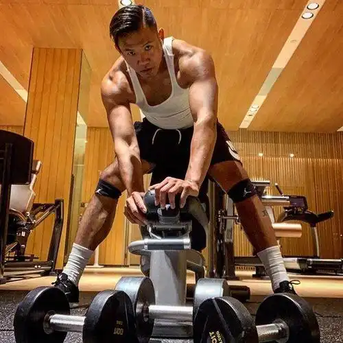 42岁陈建州肌肉紧实,从250斤到176斤的完美蜕变,惊呆网友