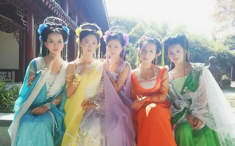 欢天喜地七仙女cos仙女的转圈圈