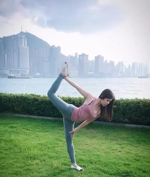 怀孕期间坚持练瑜伽,43岁蒋勤勤顺利生下儿子,皮肤太好了!