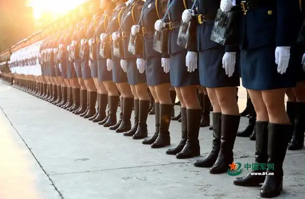 大阅兵女兵着装亮点:a字裙服更青春时尚