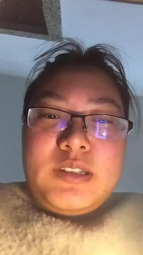 后面的小姐姐网恋吗听到你声音那一刻我就已经爱上你了