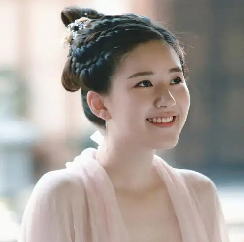 传闻中的陈芊芊赵露思陈芊芊