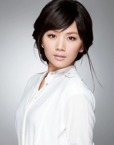 电视剧三八线中王芳的扮演者是谁