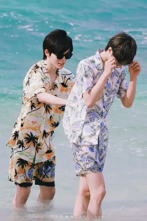 文轩超话溺水小刀#宋亚轩刘耀文冲浪路透