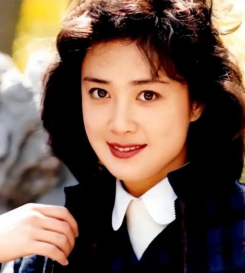 演员傅艺伟像片社交平台上晒出的照片中也尽显孤单落寞 - 品度娱乐