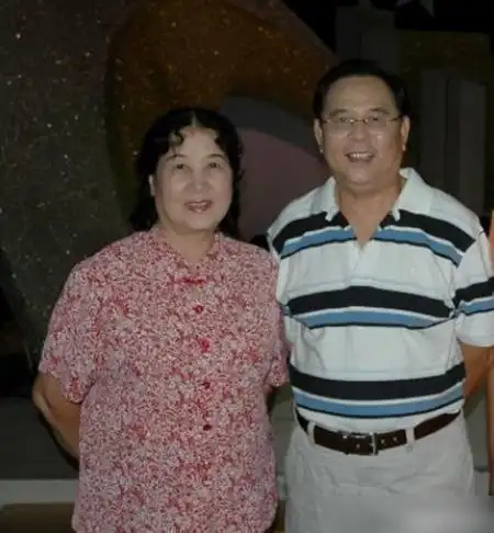 珠江台《万花筒》播出35年,胜伯和王医生都已去世,阿昌已年过80|情满