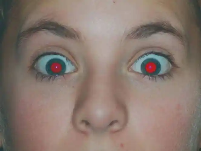 照片里的"红眼"是怎么来的?_光线