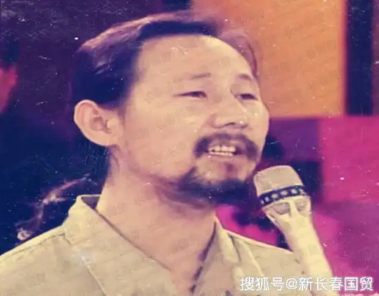 腾格尔27年前旧照曝光一头长发五官清秀那时候他长这样