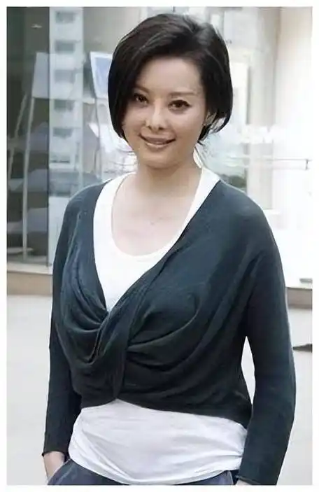 袁立 和张怡宁老公同居12年,分手后三婚两离,如今过的怎么样?