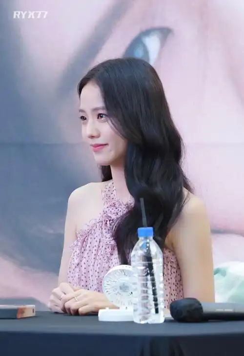 kimjisoo超话78156997#金智秀签售饭拍生图#230401 永登铺