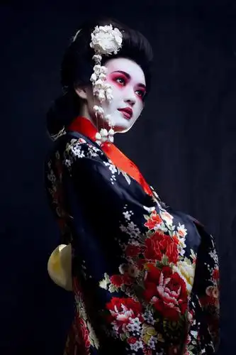 和服中的年轻美女艺妓