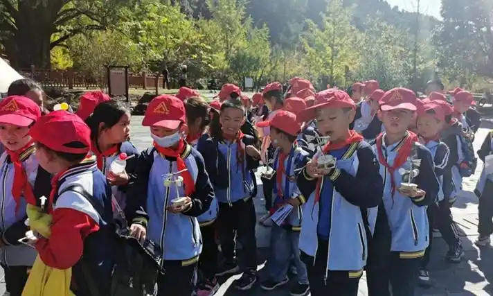 近300名学生在随州大洪山筑梦科普研学,探索气象奥秘-随州市大洪山风