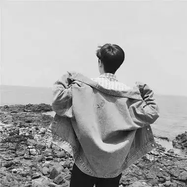 黑白帅气男生头像照片