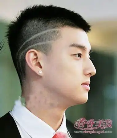 短寸两鬓拉3条杠的发型 短发好看鬓角图案都是那么的新颖别致