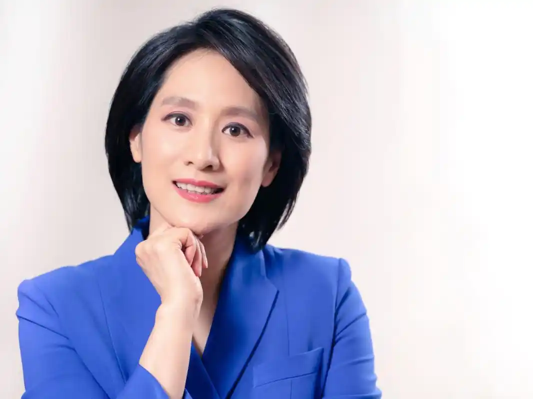 何婕新闻人的观察与思考