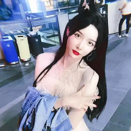 703w平均播放量:319w如果说毛毛姐,王博文等属于泥石流类型的男扮女装