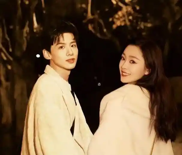 就在11月11日,八卦媒体爆料白敬亭和宋轶恋情,两人同出小区去男方家中