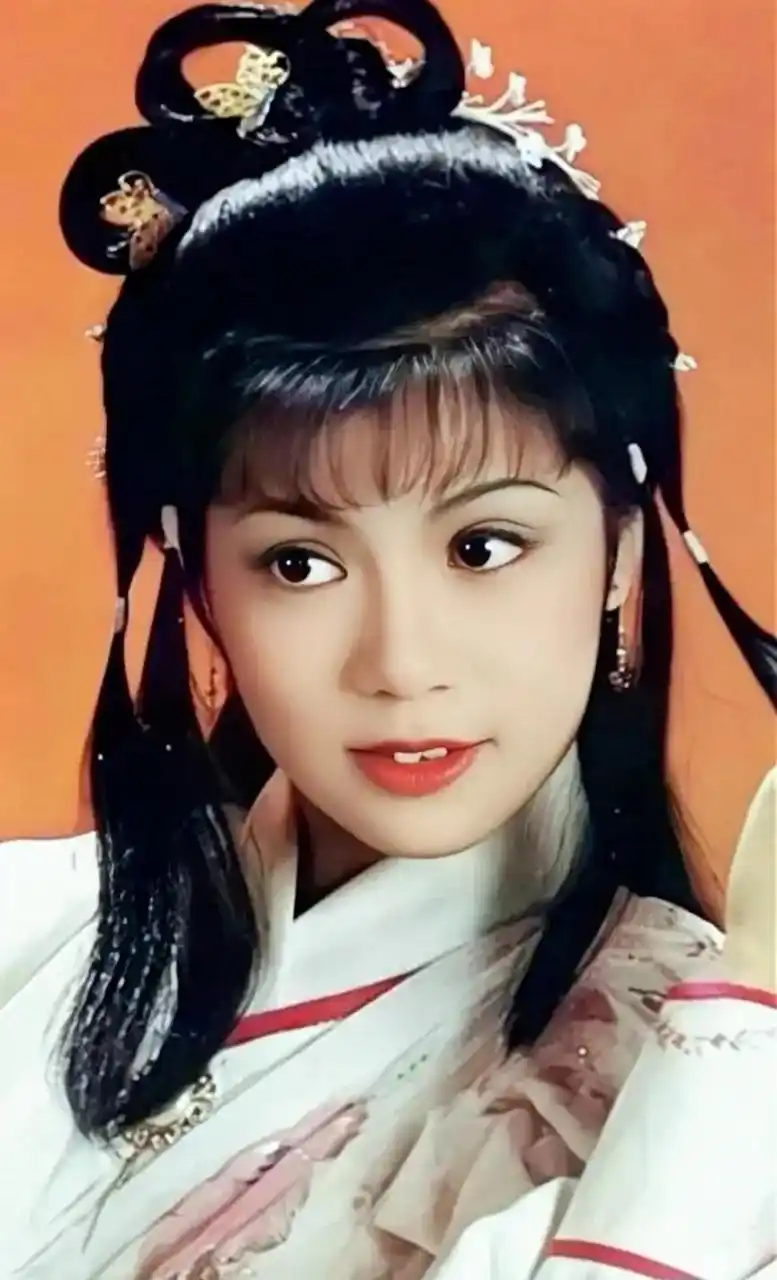 领动计划# 再来一组翁美玲的古装靓照,大眼睛双眼皮真漂亮,感觉她的