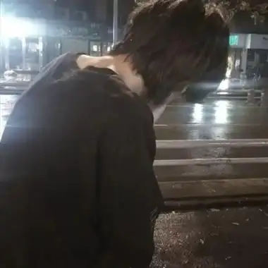 抑郁系男生头像高清好看的伤感抑郁真人男头图片