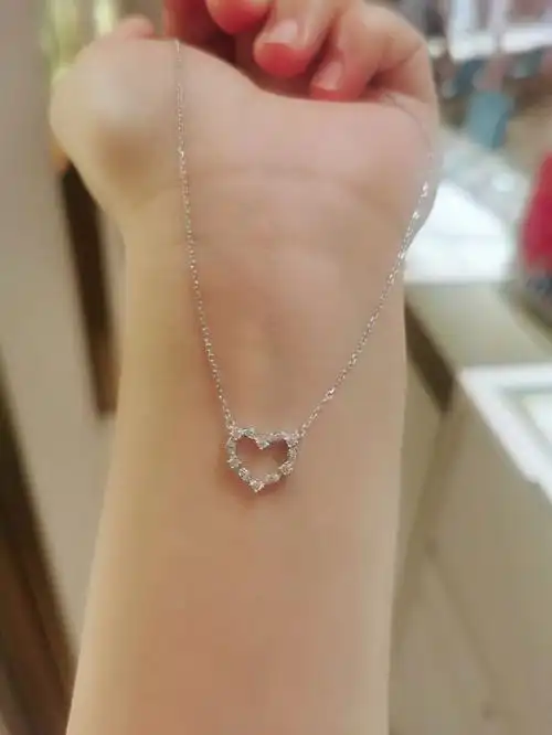 周大福钻石项链