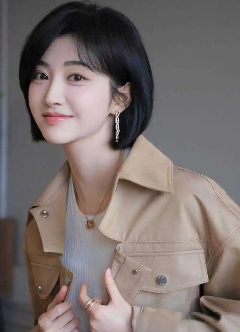 景甜甜美短发造型