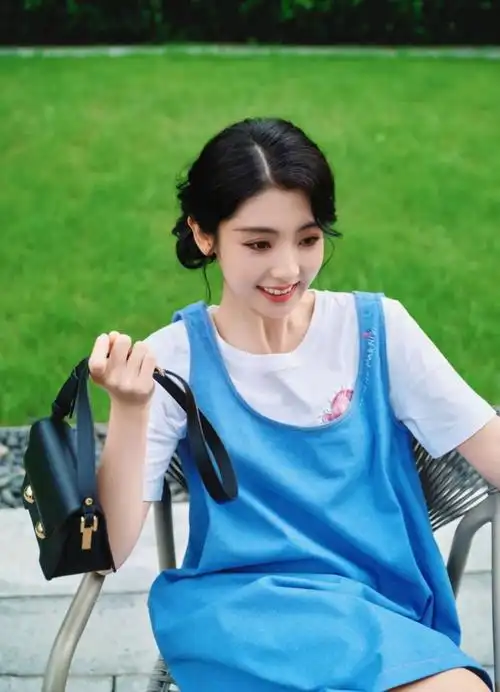 邢菲|演绎marni 2024春夏系列,轻盈灵动