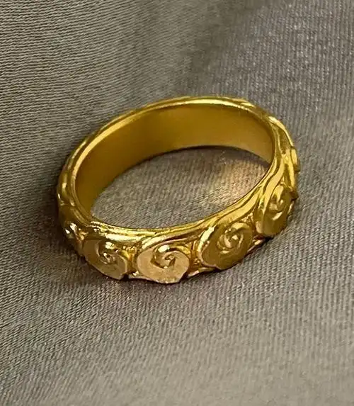 【12期免息】福来岛黄金 浮雕云纹戒指女 纯手工錾刻古法足金999指环