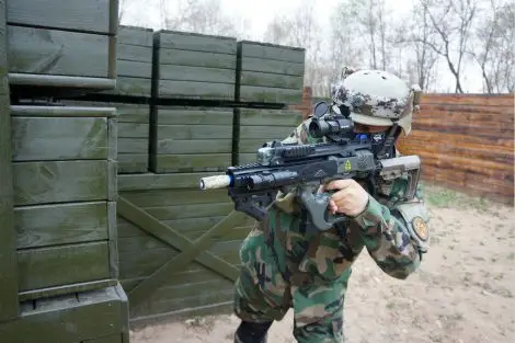 对于新入行者来说,没有什么比选择真人cs设备更重要的了,外形像玩具枪