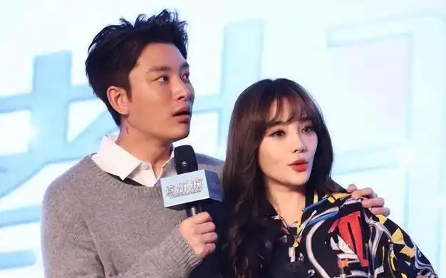 贾乃亮与短发美女同回住所被拍与李小璐复合的几率变得越来越小