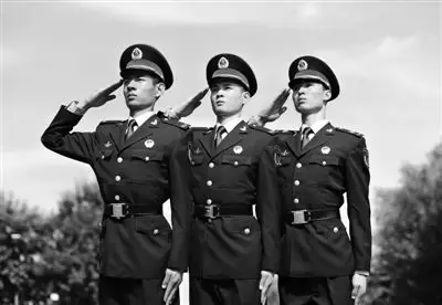 火箭军换发新式礼(常)服