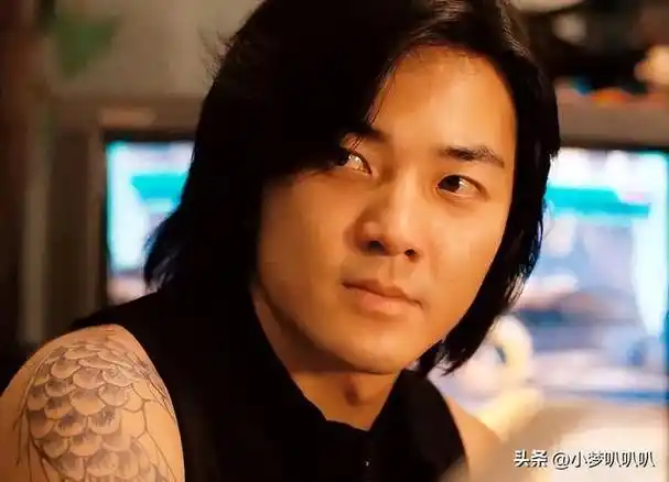 露馅了!郑伊健在日本被偶遇,本人被曝性格极差,老婆素颜遭吐槽