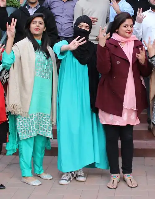 picture this: pakistani scholar brings illustrative