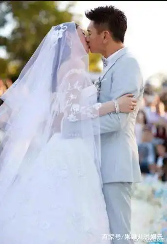 48岁吴奇隆当爸爸了,结婚三年了,刘诗诗产下一个男宝宝