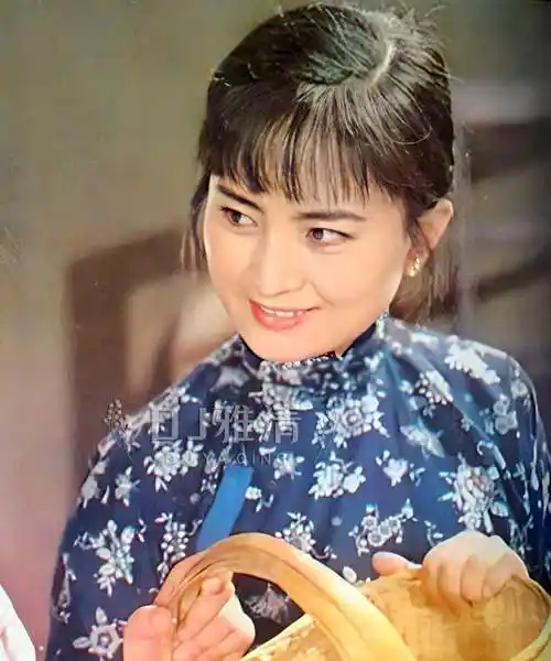 原创女星张金玲20张美照欣赏一张银盆脸天生富贵相谁说放现在红不了