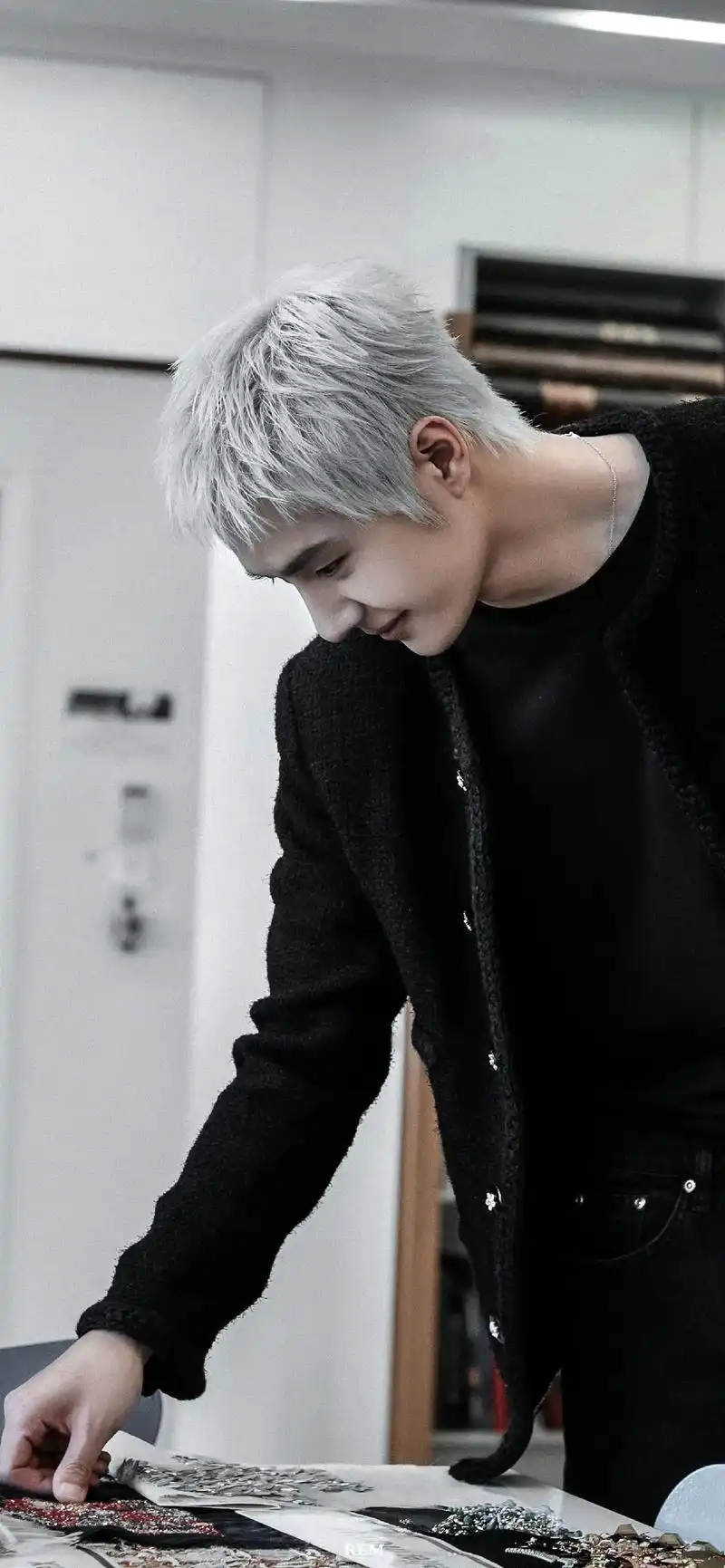 王一博 #银发 真的好爱啵啵这组照片🐯