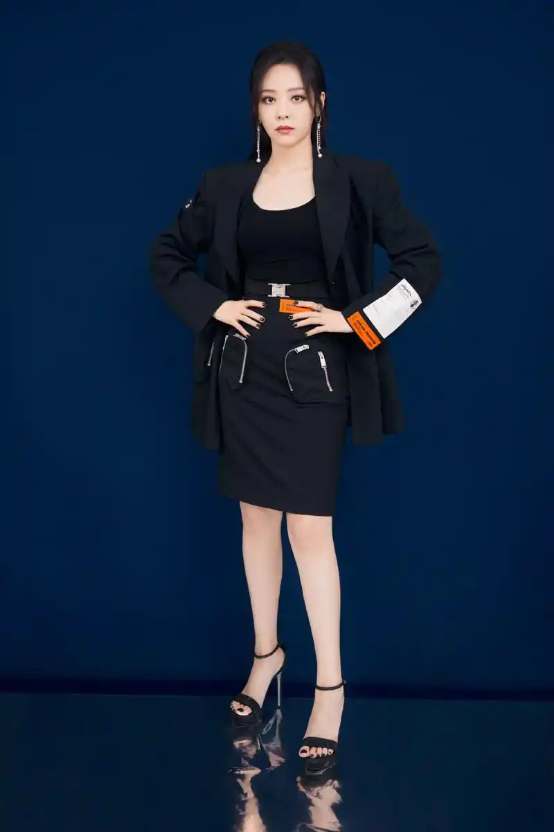 张靓颖前卫短裙甜酷写真图片1012