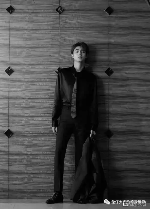 德云社秦霄贤晒写真照引网友热议老秦越来越有自己的风格了