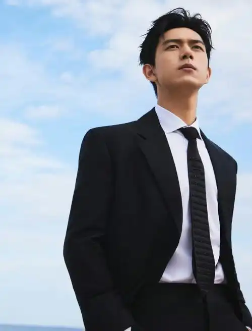 如果穿越你会愿意遇到李现的哪个角色,认真的想了想,现实生活中会想