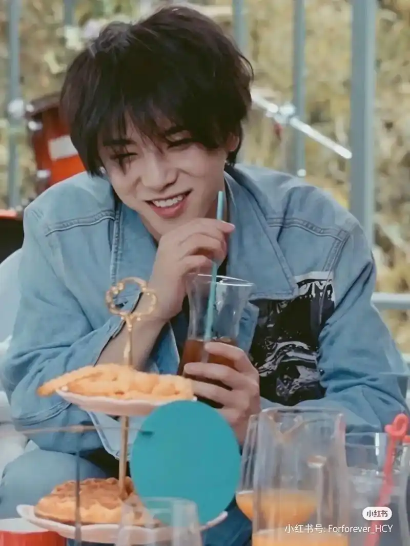 华晨宇 #向全世界安利 #从漫画里走出来的男孩  我一直在 - 抖音