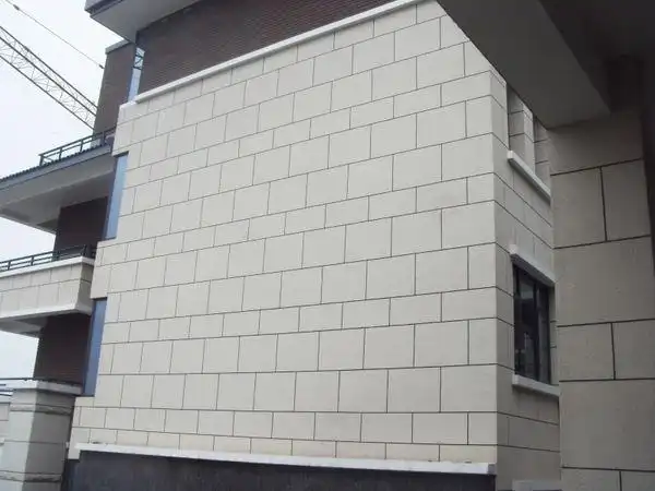 真石漆施工效果,自家住外墙美观耐用,比乳胶漆上档次.请采纳,谢谢!