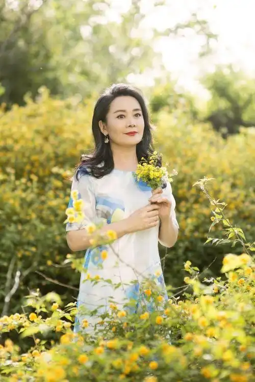 娜仁花_演员_作品_个人资料_简历_生日_经历_留言 - 酷乐米