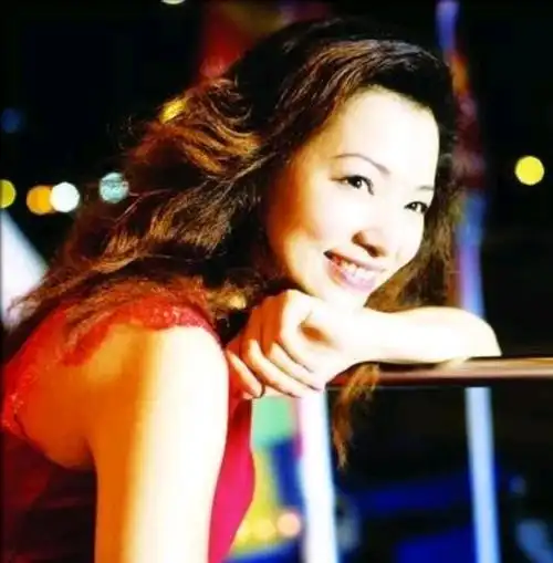 上海戏剧学院mfa艺术硕士学位,中国内地女主持人,制片人