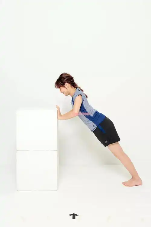 fan动态丨吉娜穿旗袍扭腰女生看了都心动